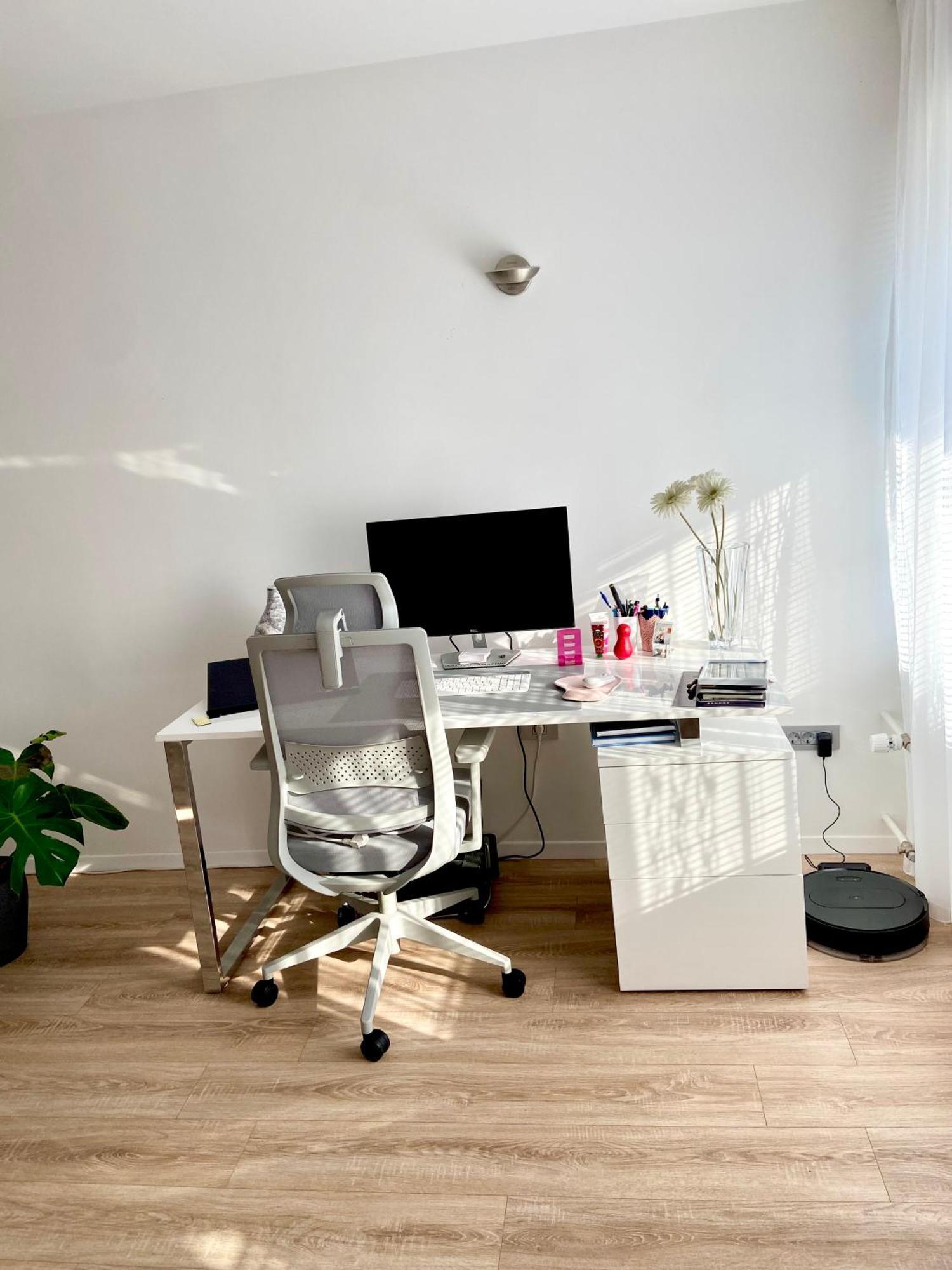 Black & White Hideaway With Garage Apartamento *