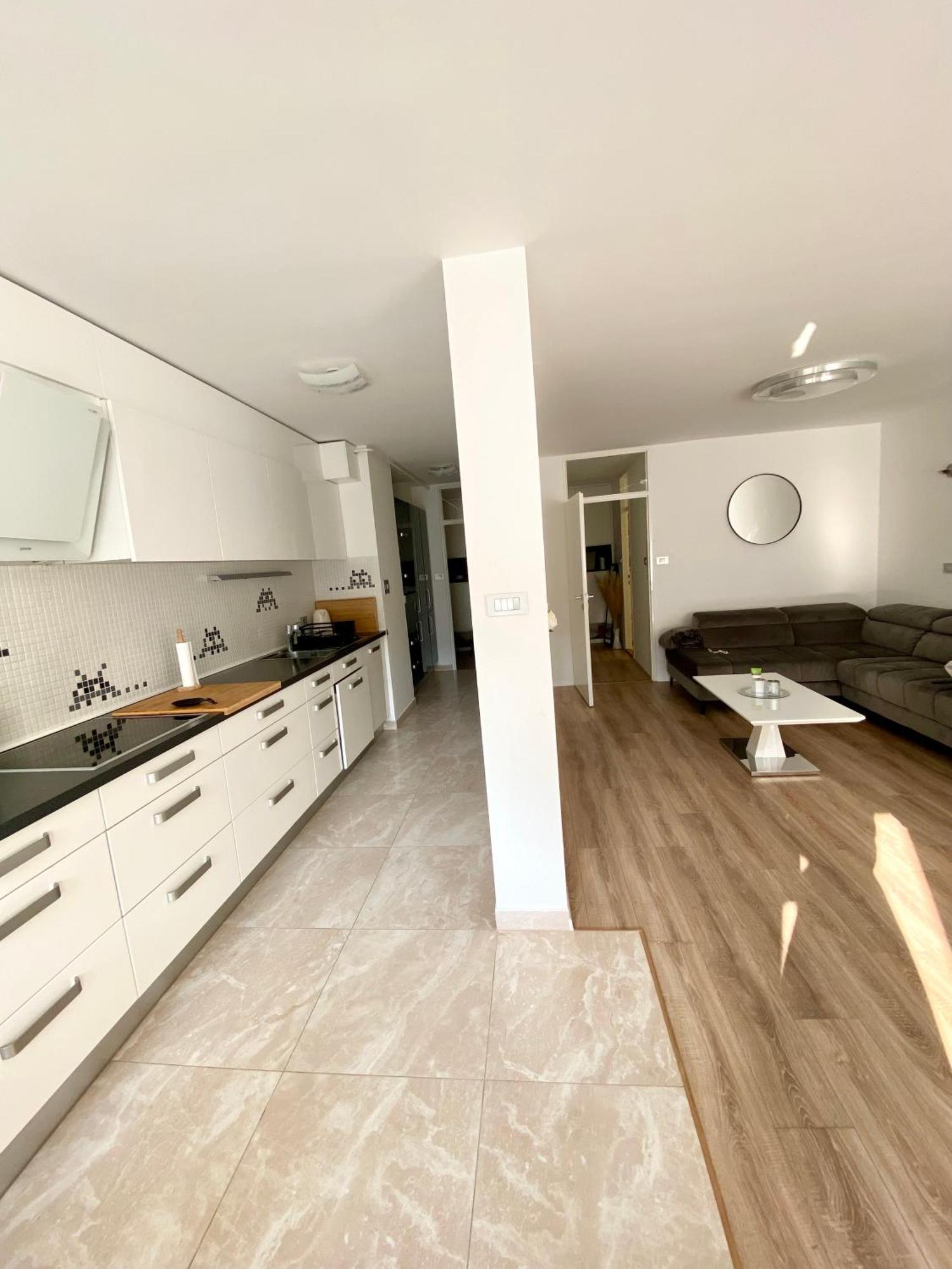 Black & White Hideaway With Garage *