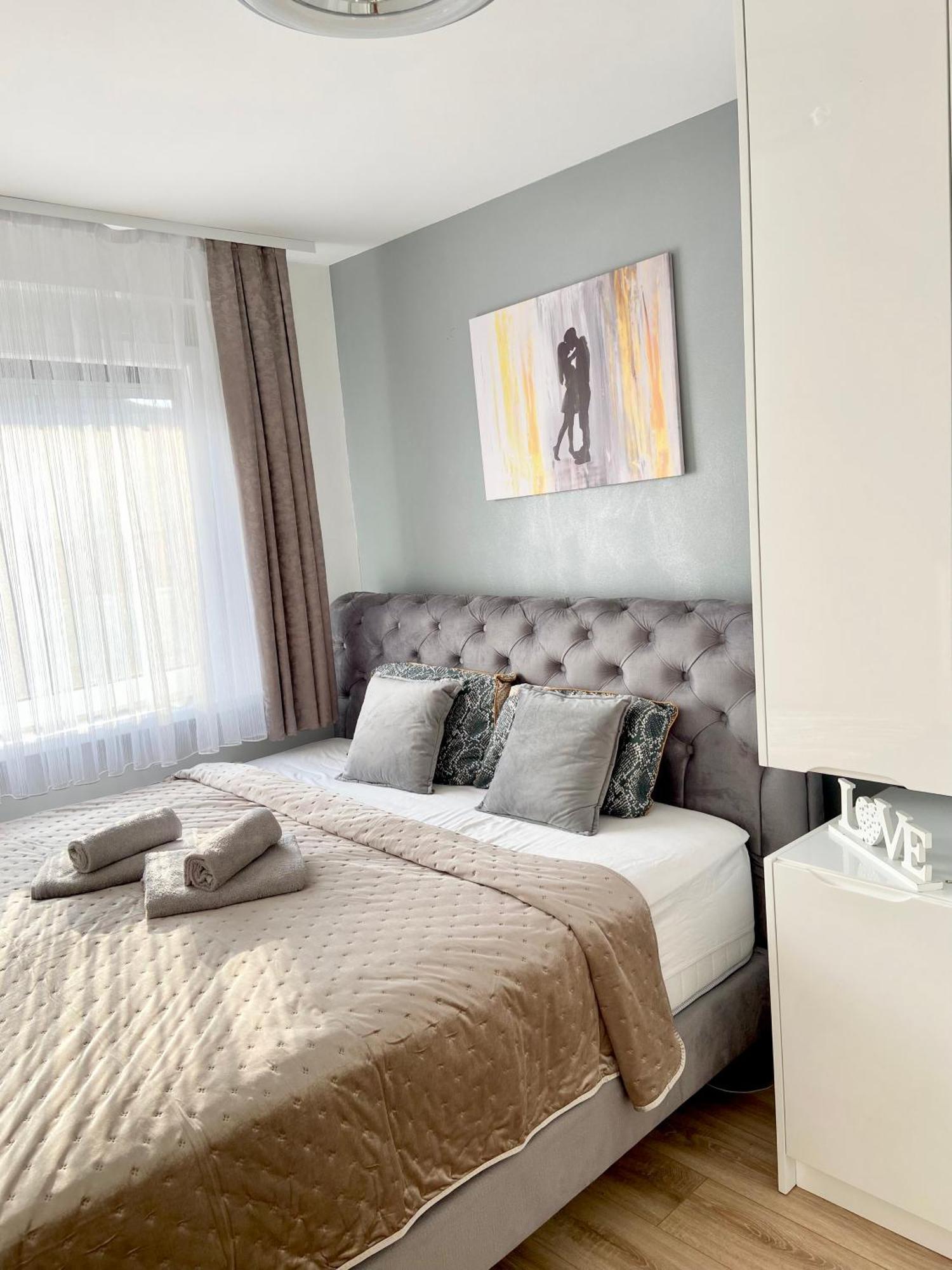 Apartamento Black & White Hideaway With Garage