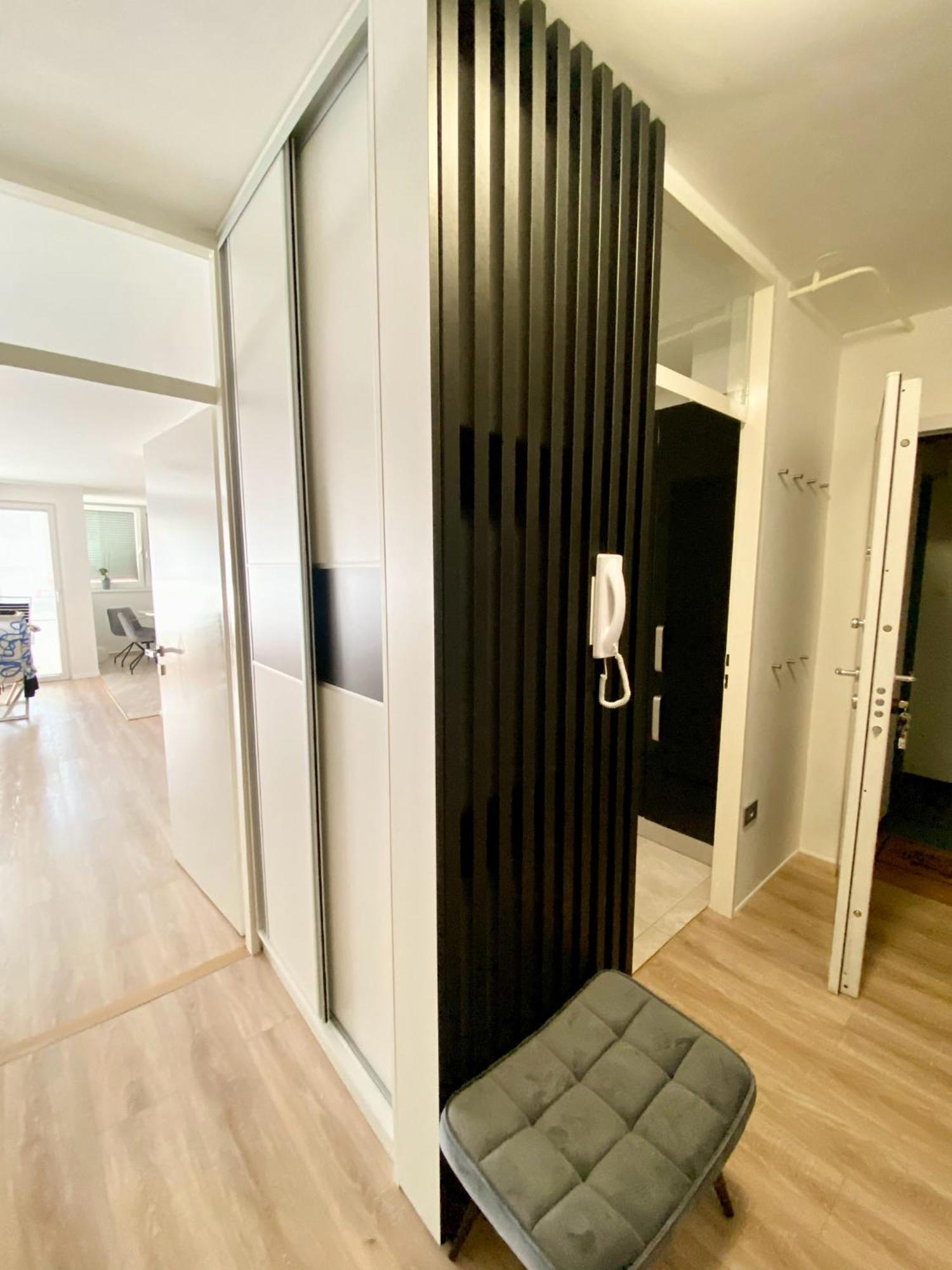 Black & White Hideaway With Garage Liubliana